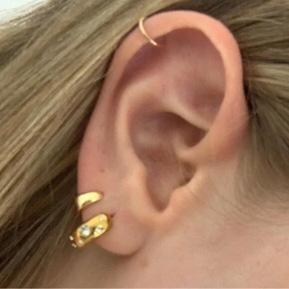 The Gemma in Ouro Gold chunky mini hoop earrings hoops huggie - Picture 4 of 4